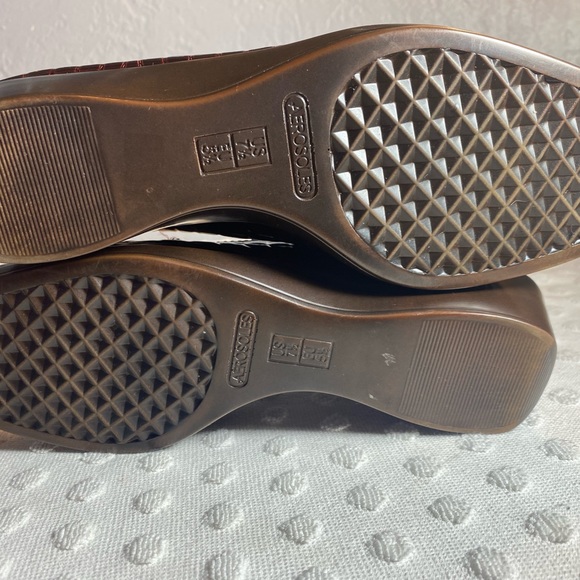 Aerosoles Women's Final Exam Wedge
women's burgundy Crocodile Loafers - Picture 5 of 16